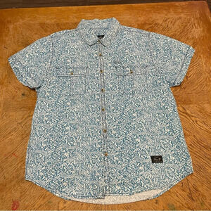Seven7 Shirt Mens L Large Button-Up Blue Paisley Pockets Short Sleeves Cotton.
